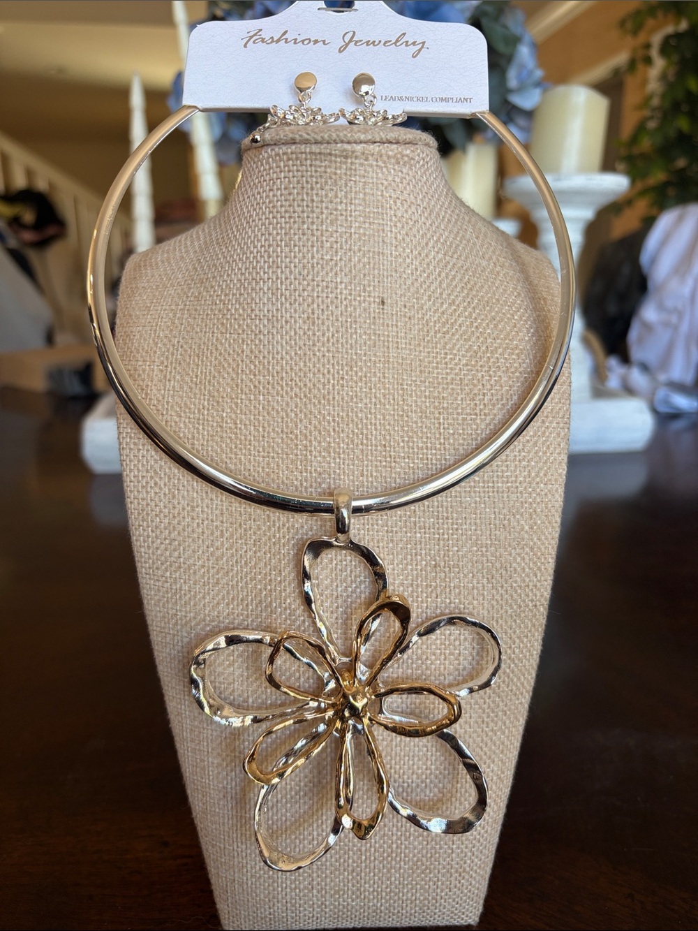 Silver tone omega necklace with Open-Petal Flower with Gold and silver
